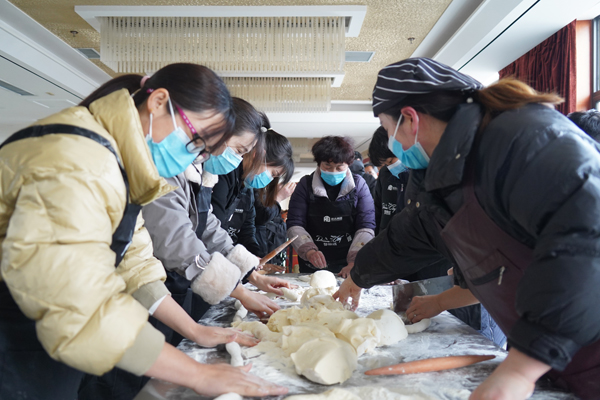 冬至包餃子 情暖寒冬日，宏達(dá)集團(tuán)開展迎冬至包餃子活動